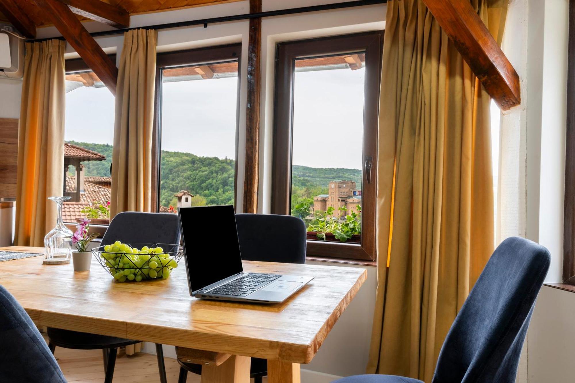 Bobevata Guest House - Floor 2 - Stunning View Old Town Weliko Tarnowo Exterior foto